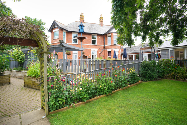 Rose Lodge, 2 Isca Road