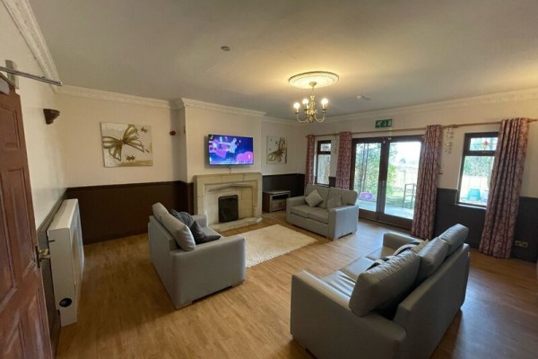 Aykroyd Lodge, The Crescent