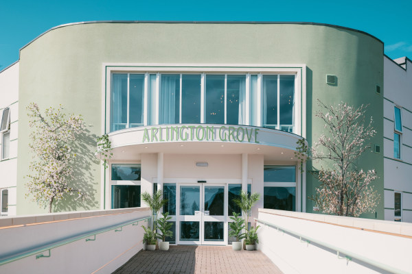 Arlington Grove, Woodside Drive