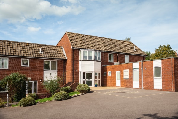 Heffle Court, Station Road