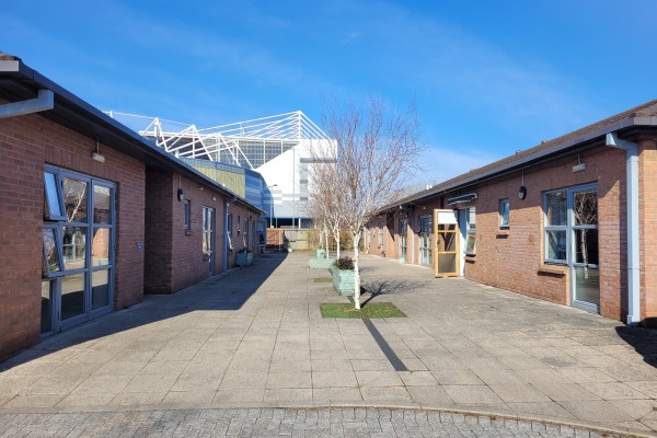 Lewis Martin Court, Clos Parc Morgannwg