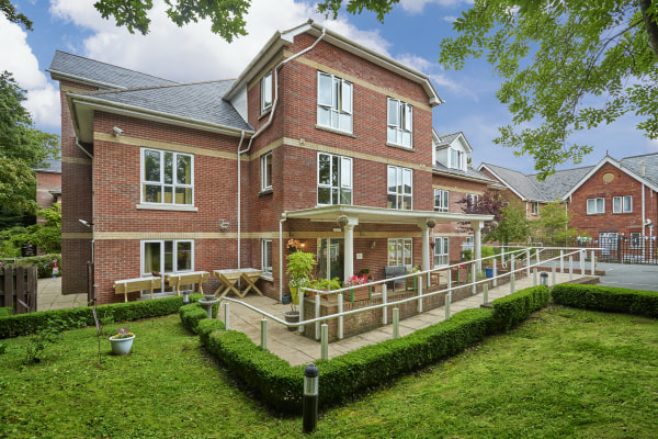 Solent Grange, Staplers Road
