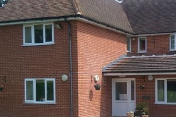 Magnolia Lodge, 42 Hollow Lane Magnolia Lodge, 42 Hollow Lane