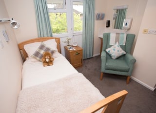 Orchard House Care Home Woodmans Way Bishops Cleeve Cheltenham Gloucestershire Gl52 8dp 33 Reviews