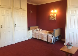 Albury Care Home Ltd 6 Albury Road Guildford Surrey Gu1 2bt 7 Reviews