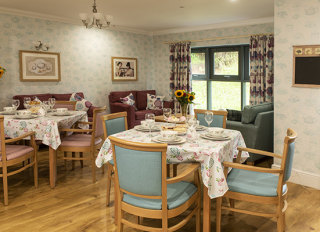 Maple Tree Court Care Home 140 Gloucester Road Kidsgrove Stoke On Trent Staffordshire St7 1el 47 Reviews