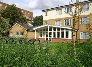 Bluegrove House Care Home 325 Southwark Park Road Bermondsey London Se16 2jn 34 Reviews