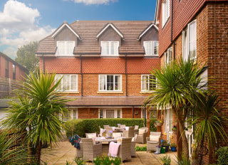 Hallmark Lakeview, Lightwater, Surrey