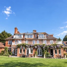 Glenhurst Manor